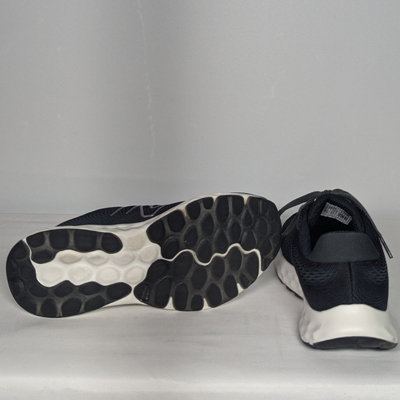 NEW New Balance Womens 520 V8 Running Shoe Sz 7.5 black - Picture 3 of 4